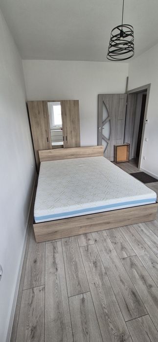 Vând mobila dormitor Set Mobila Dormitor Irim Treff II , Pat 160x200 cm, Dulap 3usi, 2 Noptiere, Comoda,