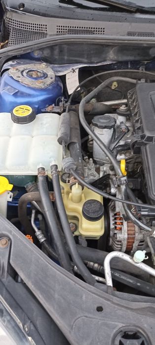 Продавам автомобил Мазда 3 1.4