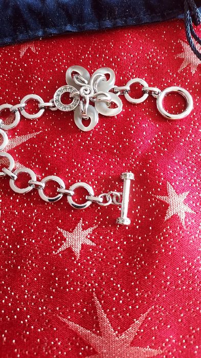 Гривна с камъчета на сваровски.