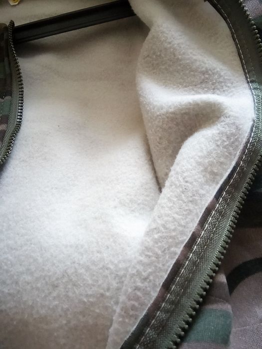 Продам кофту на замке зипхуди