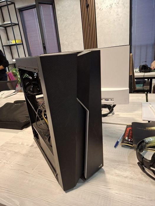 Ryzen 7 2700x  . RX 580 .DDR4 2x16 32GB .  128GB M2 . 1TB TOSHIBA