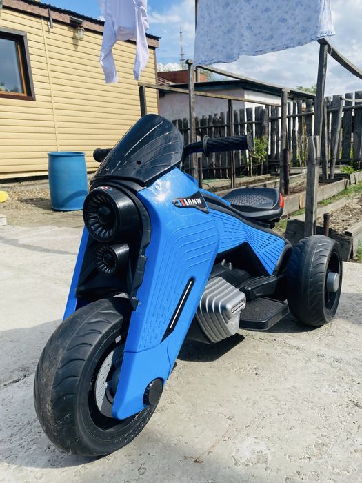 Продам автомобиль детский