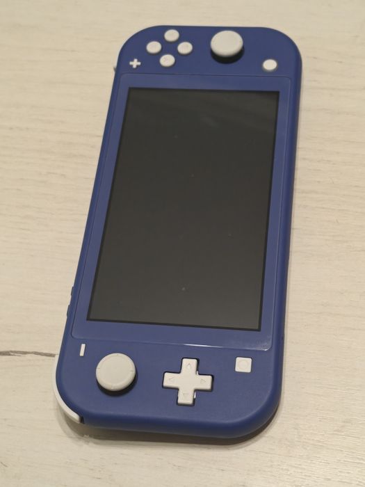 Отлична Nintendo Switch Lite+128 GB SD Card+игри