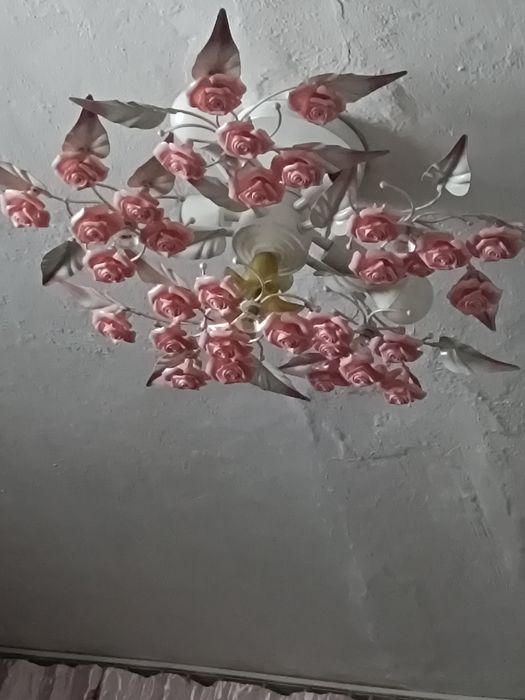 п р одам люстру,