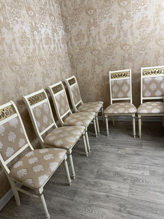 Стол со стульями