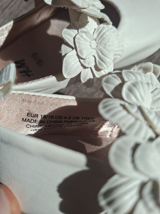 Нови обувки на H  M