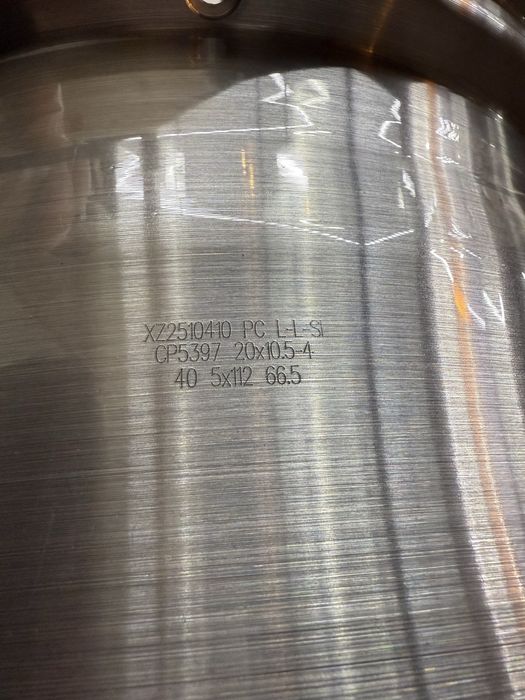 В продаже диски на машину