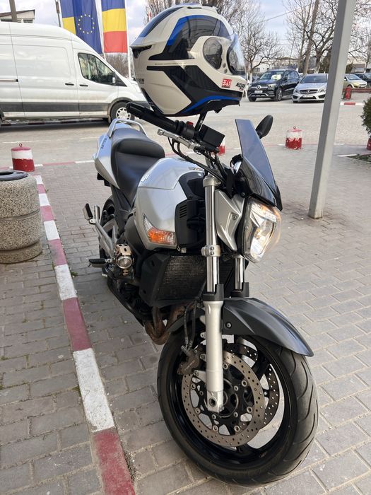 Suzuki GSR 600 motocicleta naked