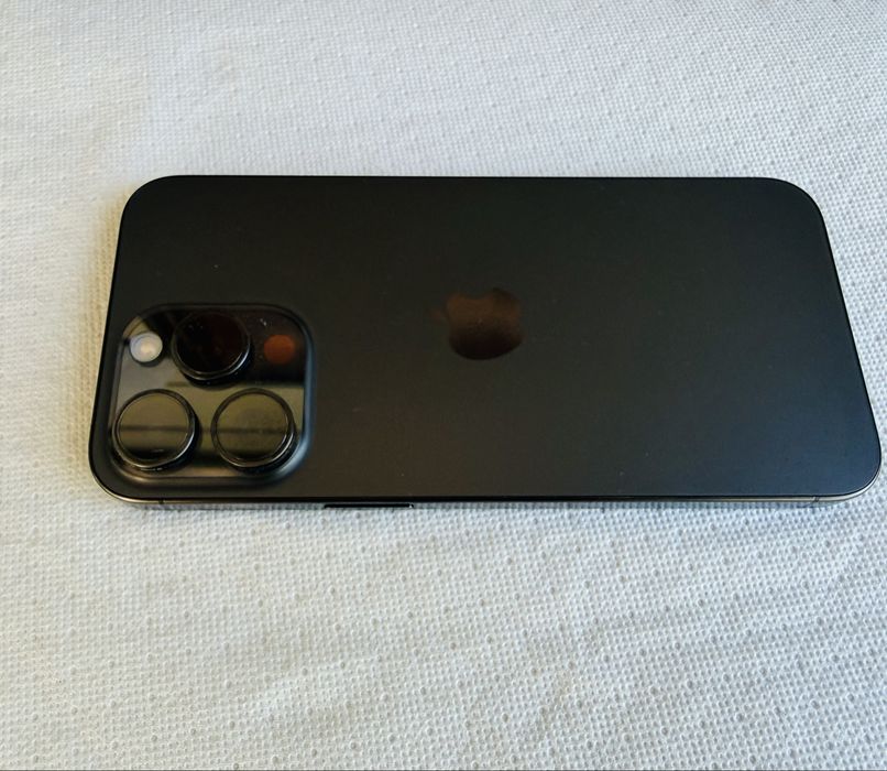 iPhone 15 Pro Max 256GB – Перфектен, като нов Пълен комплект