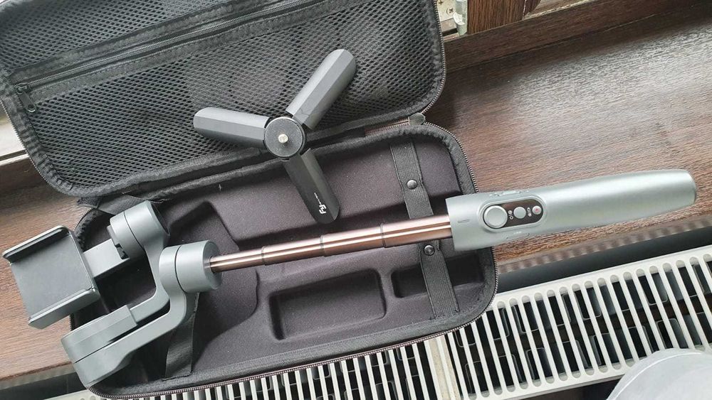 Stabilizator Ghimbal telefon, Feiyu-Tech, 3 axe, pentru stabilizare foto si video, cu braț telescopic și trepied, ca NOU