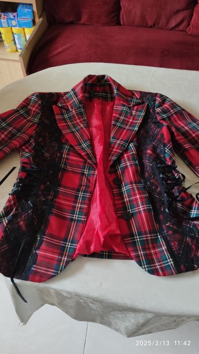 Дамски костюми s и m, елегантни, Италия, Rinascimento размер s