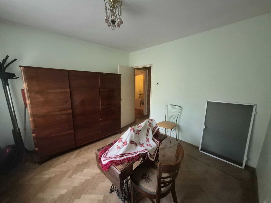 Vand apartament.2 camere