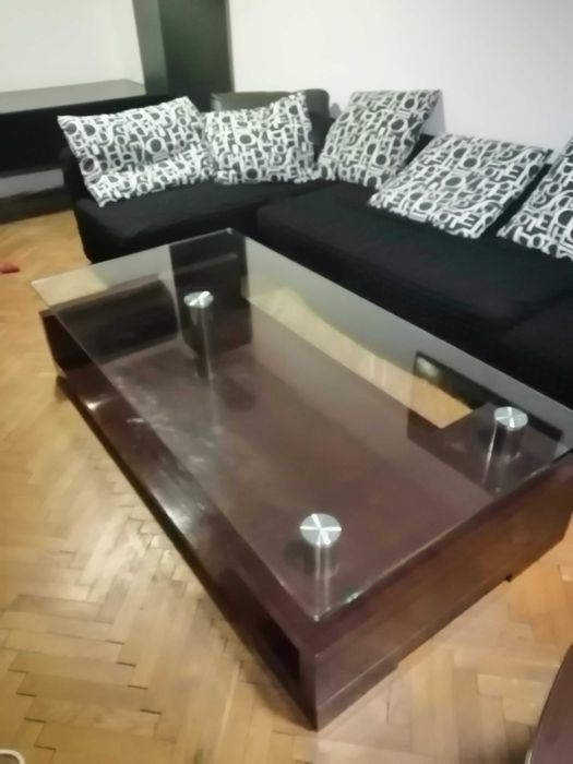 Стъклена холна маса