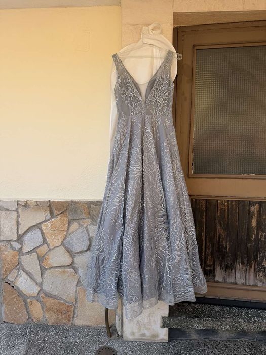 Продавам бална рокля