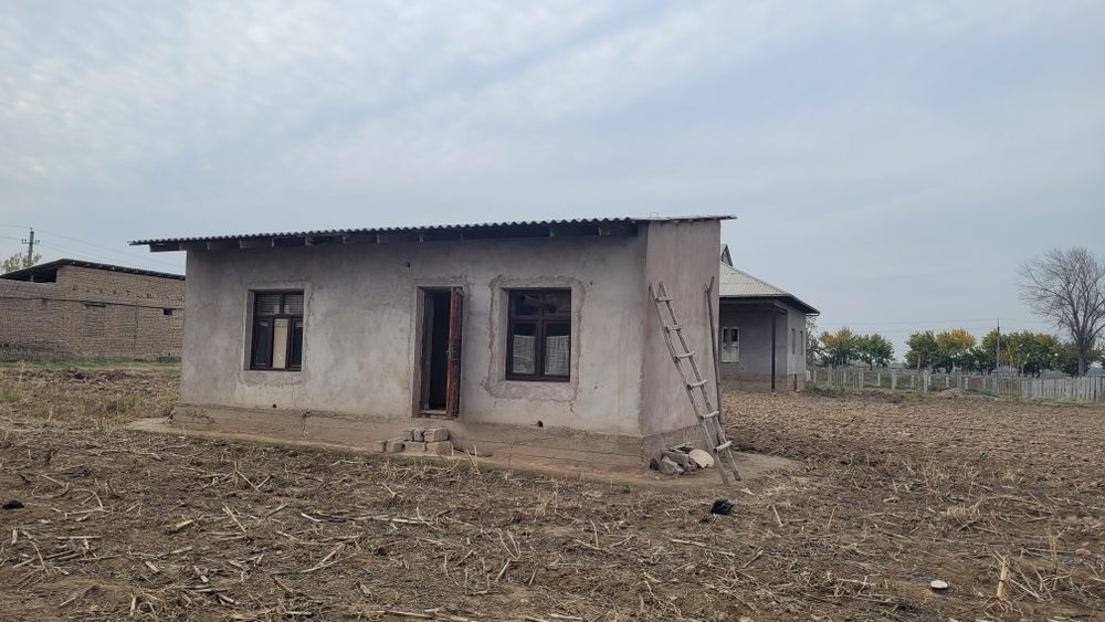 Уй Йер срочна сотилади