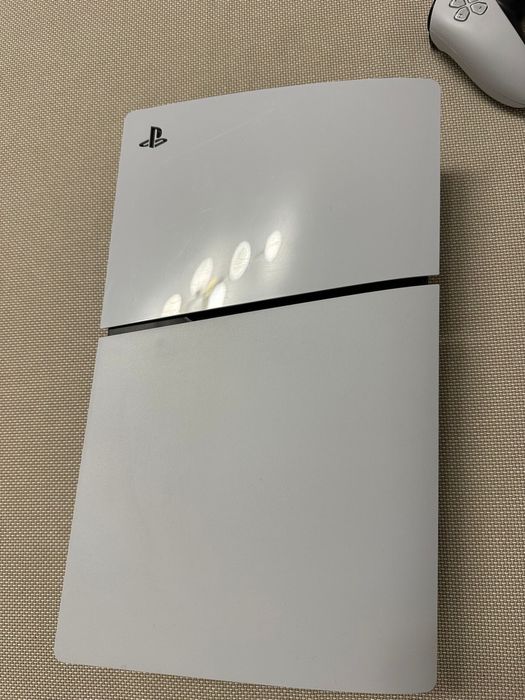 PlayStation 5 Disc Edition + 2 controllere