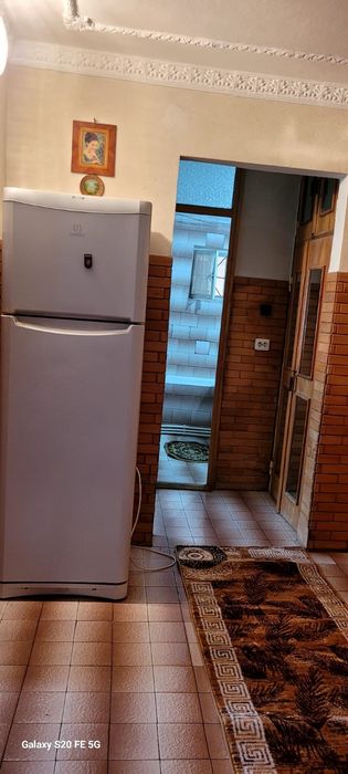 Inchirez apartament cu doua camere decomandat etaj 2 micro 21
