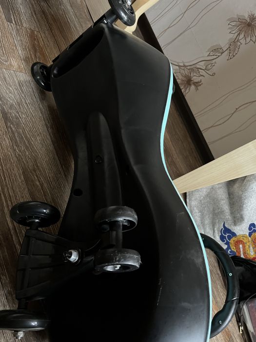 Продам детскую машинку толокар