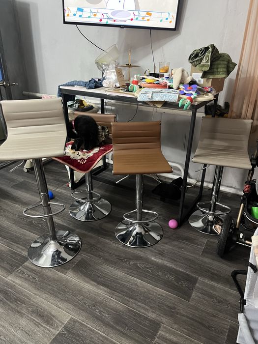 Барная стойка и 4 барных стула