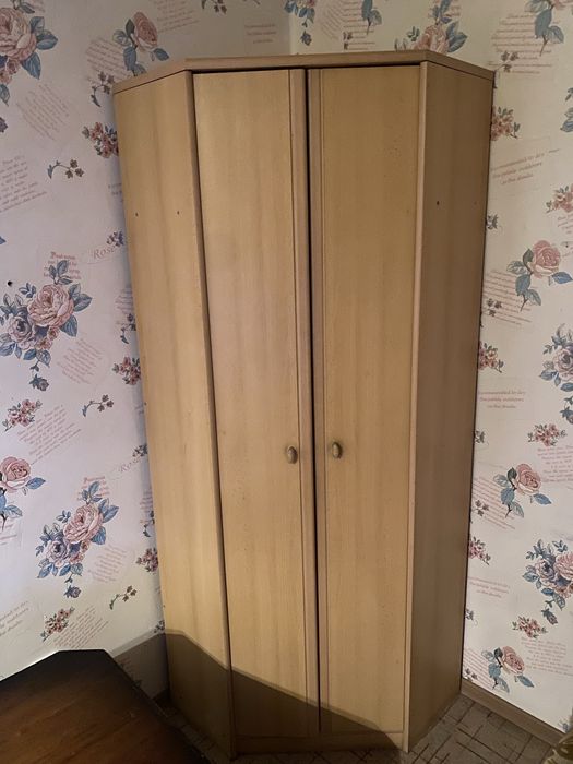 Продам угловой шкаф