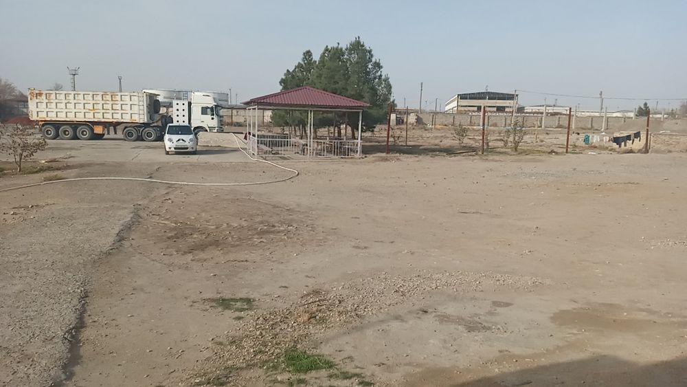 Срочно продам землю 1.7 гектар караул базар дол дороги документы есть.