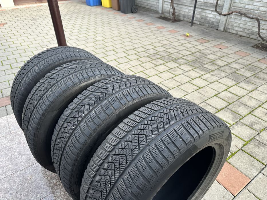 Set 4 anvelope de iarna BMW X5 / X6 * Pirelli runflat 275/45/20