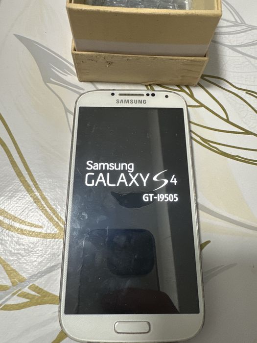Samsung S4 16GB.