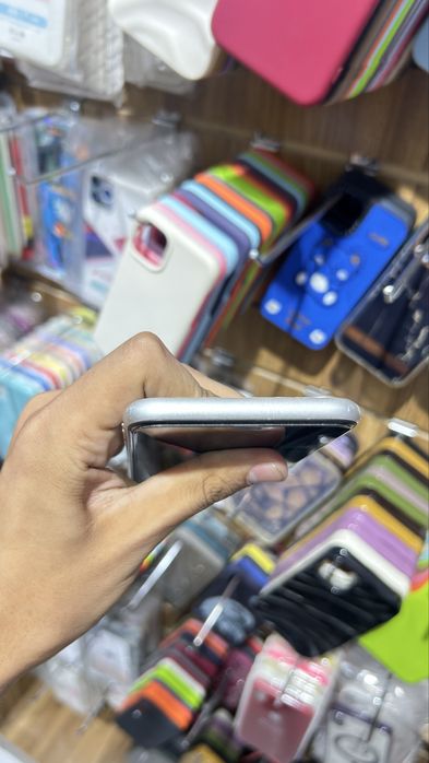 Iphone 11 128gb usilinney batareka