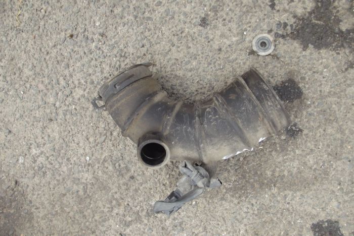 Furtun filtru aer Toyota Rav4 2.0 benzina 2002-2006 dezmembrez rav4