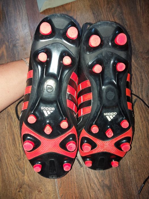 Футболни Adidas бутонки  +кори за футбол  н 39-40