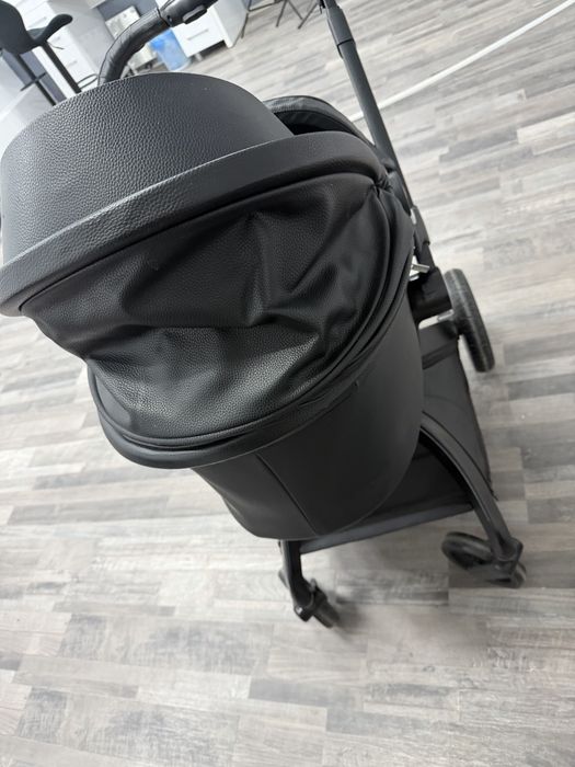 Ofer spre vanzare Carucior negru Hot Mom 3in1 Negociabil