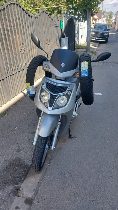 Scuter 125cc 12cp motor honda, se conduce cu permis categoria  B