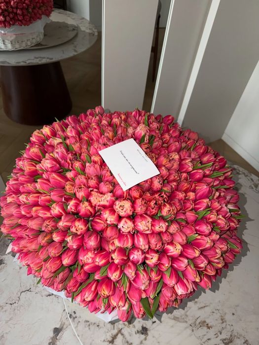 Тюльпаны в корзине