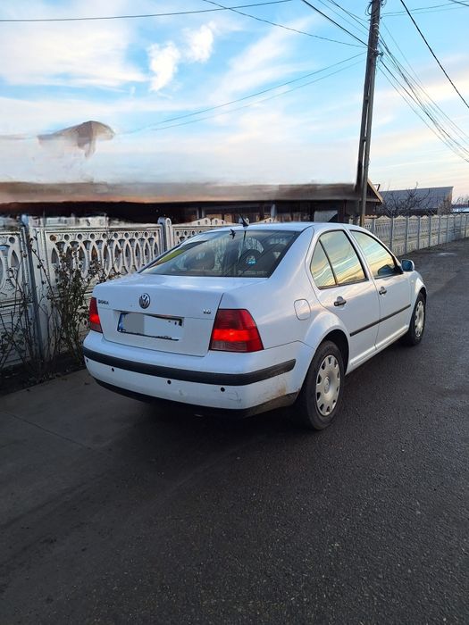 Volkswagen bora 1.6    -4000