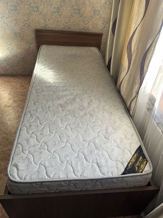 Продам кровать с матрасом