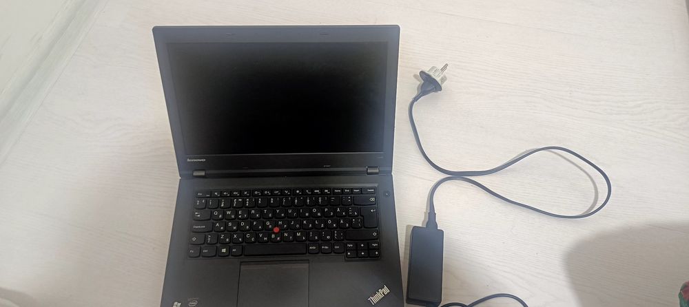 Navutbuk Linova sotiladi ishlashi zur pul zaril uchun sotiladi