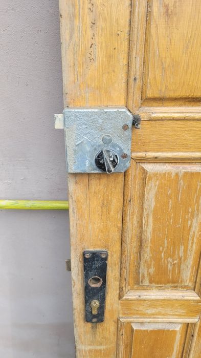 Vând ușa  de stejar