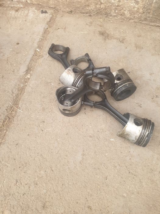 Vând piese motor Fendt 308LSA