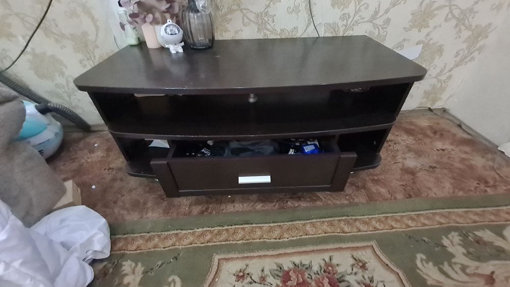 Продам тумбу под телевизор