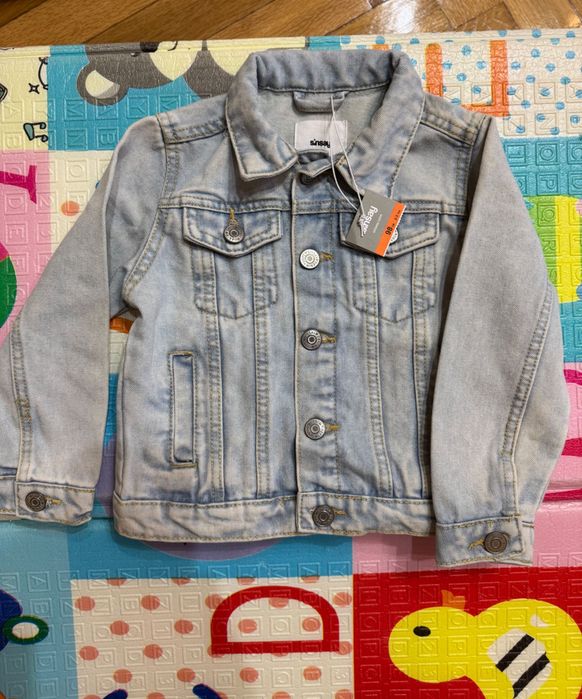 Vând geaca de blugi copii nouă