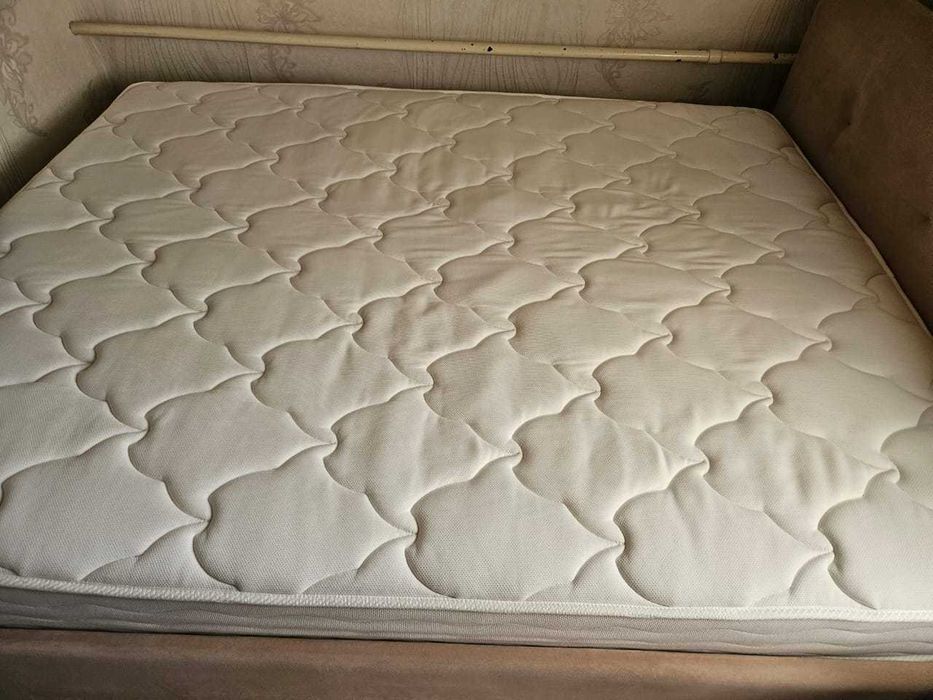 Продам матрас, размер 1,6х2 метра