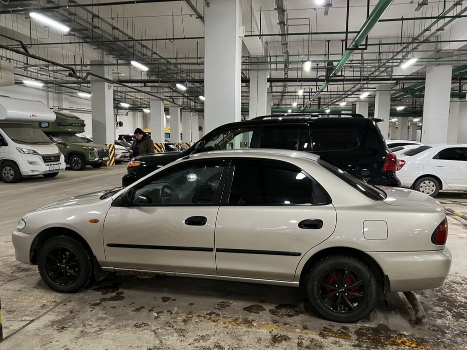 Mazda 323F (familia) продам