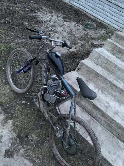 Vând sau schimb bicletă cu motor de 80cc tuining pe un scuter