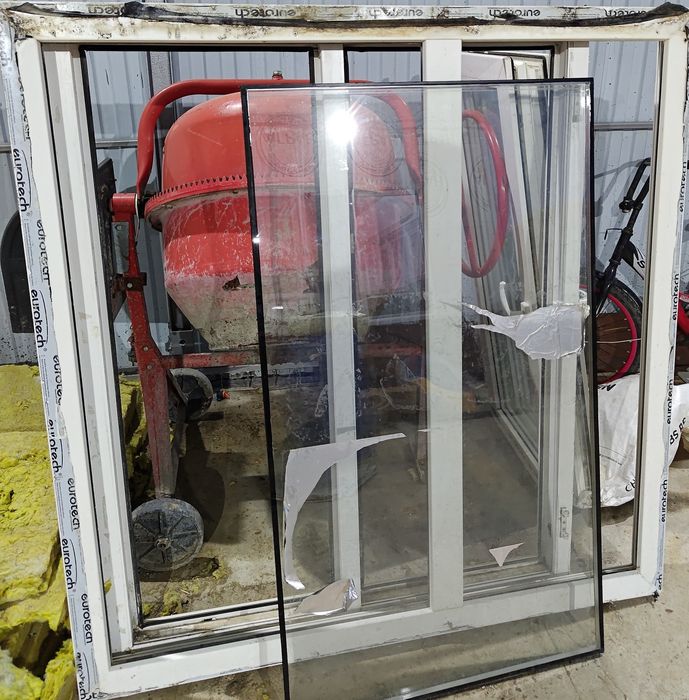 Продам старое пластиковое окно