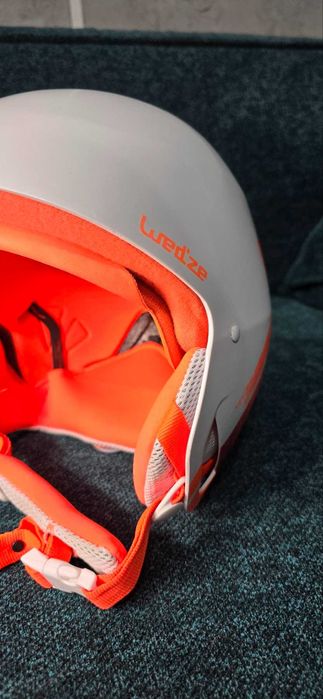 Детска каска за зимни спортове