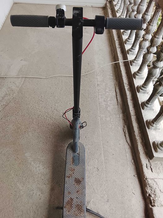 Vând trotineta electrica !!nu se aprinde!!