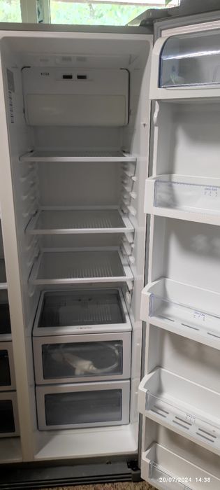 Продавам запазен хладилник с фризер -работещ