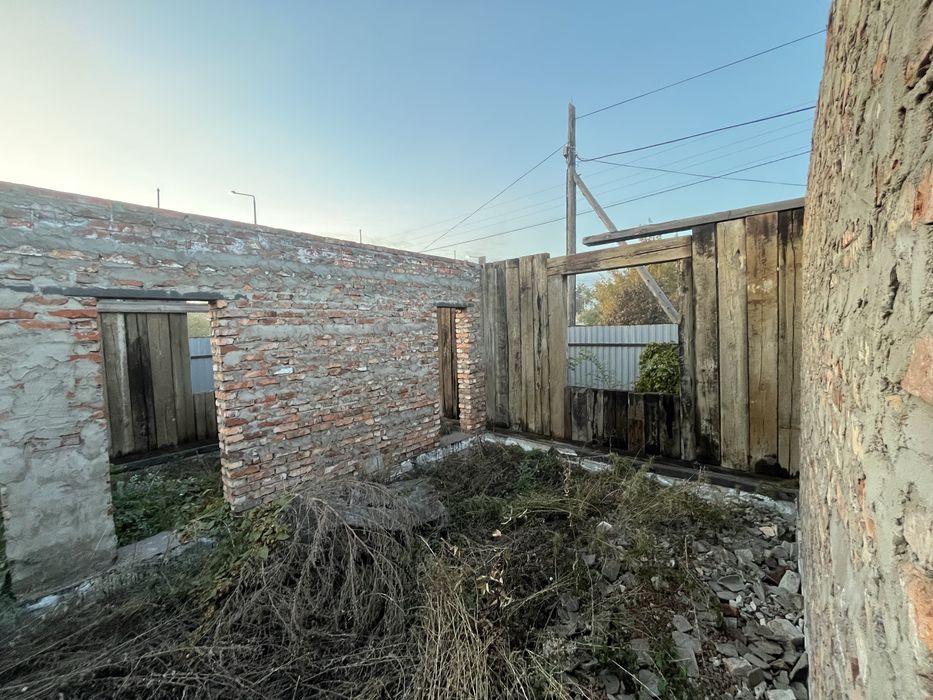 Продам участок, недострой