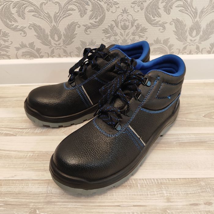 Продам  спец обувь