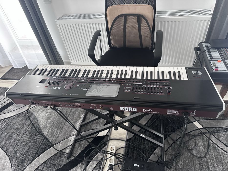 Vand orga pa 4x aproape noua plus statie boxe si microfon